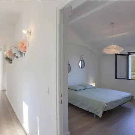 Kim Villa *